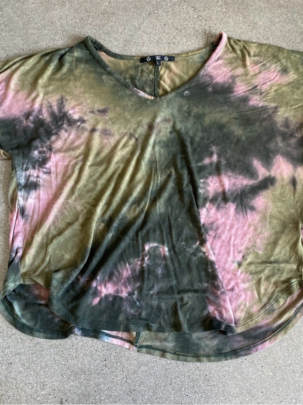 Women's V-Neck Tie-Dye Short Sleeve Top in Olive Green and Pink